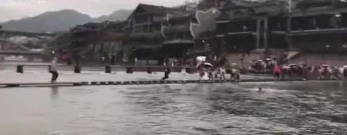 私人陪游 旅游項目也是層出不窮,晚上陪睡才這么貴! 私人陪游 旅游項目也是層出不窮,晚上陪睡才這么貴!