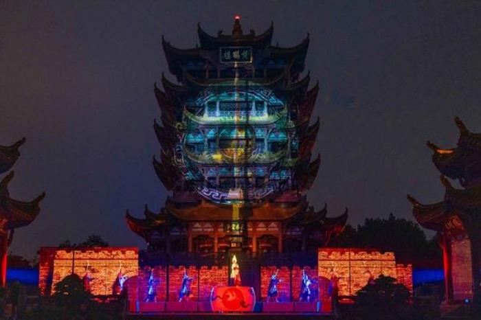 董宇輝去武漢都去了哪些地方