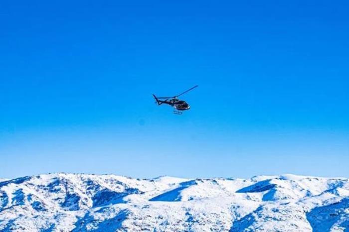 阿勒泰乘坐直升機觀光滑雪攻略