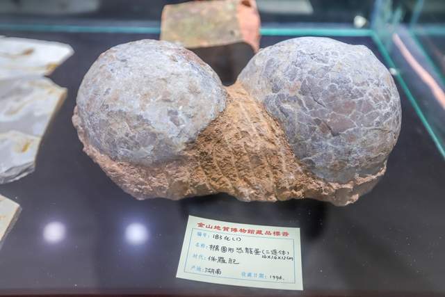 中國落差最大的瀑布，負離子含量極高，位列廣東景區天然氧吧之首