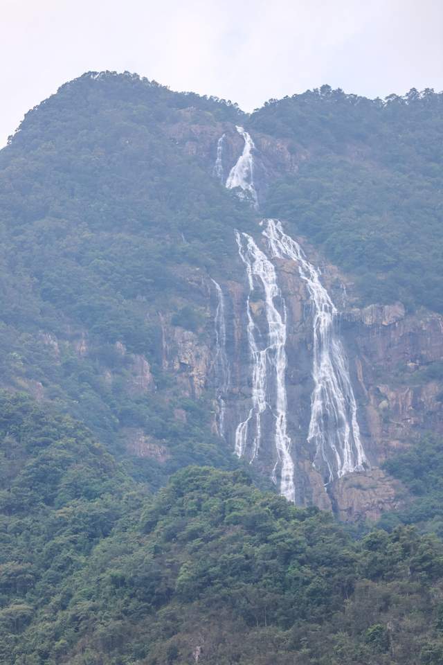 中國落差最大的瀑布，負離子含量極高，位列廣東景區天然氧吧之首