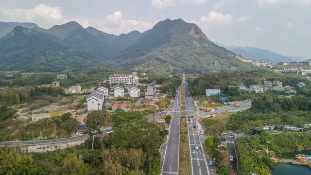 中國落差最大的瀑布，負離子含量極高，位列廣東景區天然氧吧之首
