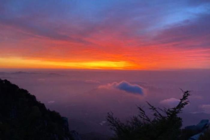 泰山夜爬好還是白天好