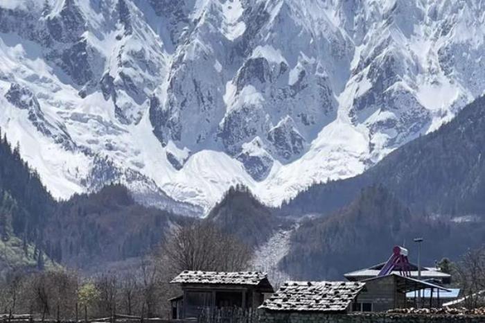南迦巴瓦峰日照金山最佳觀賞點(diǎn)位推薦