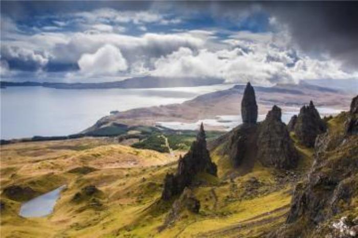 蘇格蘭魔幻系風(fēng)景——綠色山巒、城堡、燈塔、懸崖
