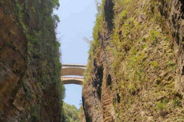 鶴峰屏山峽谷