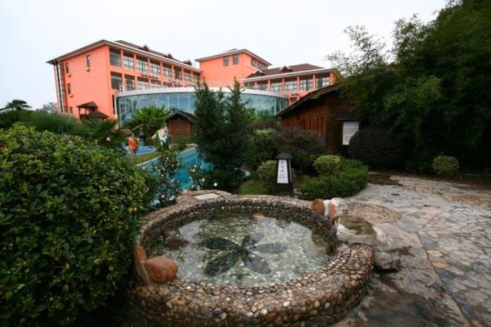金孔雀溫泉旅游度假村