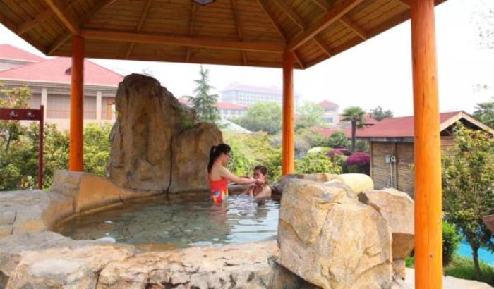 金孔雀溫泉旅游度假村