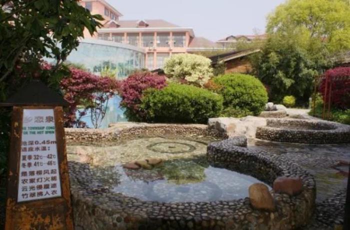 金孔雀溫泉旅游度假村