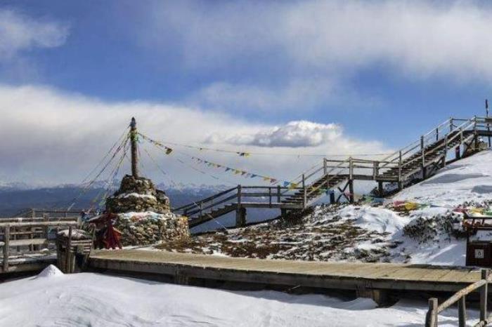 石卡雪山風景區