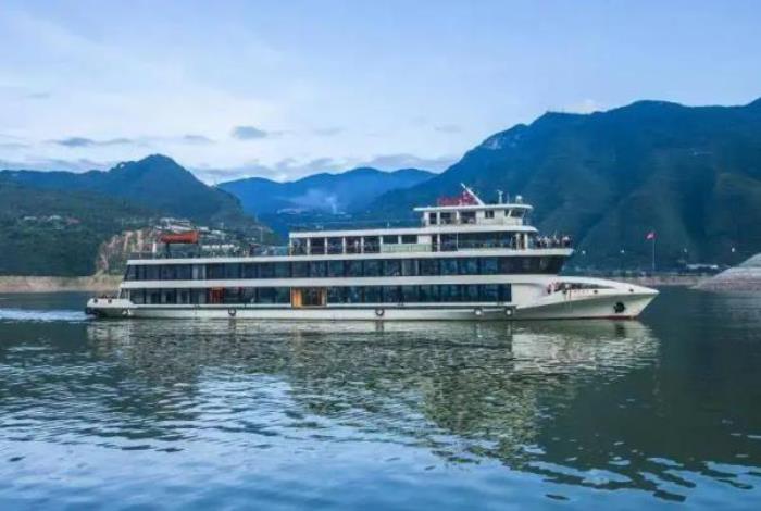 高峽平湖游船（船游三峽）