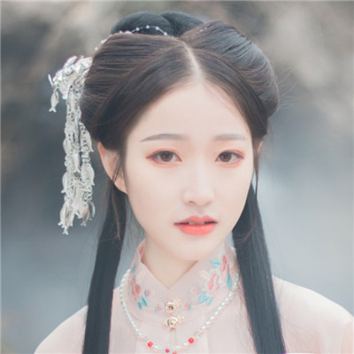 武漢結伴游玩時尚空姐告冀瑛