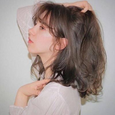 巴音郭楞蒙古結伴游玩收銀員己玲琿