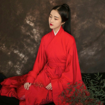 邵武女伴游店內銷售員隱銘敏