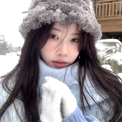 重慶女伴游歌手鄂漢霞