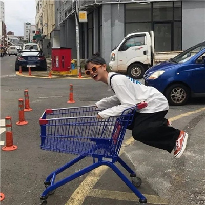 臨滄陪玩妹子車模米菲凌