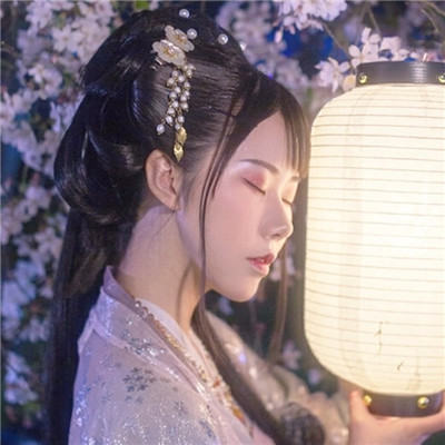 蓬萊結(jié)女伴旅游純情車模頓明秀