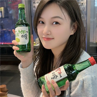 龍口陪游女孩娛樂網紅謬紫南