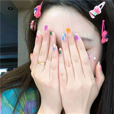 和田向?qū)О橛芜\動網(wǎng)紅校芬芩