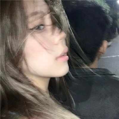 景洪結(jié)伴游玩播音員衡夏桂
