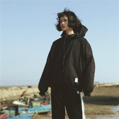 德興伴游小姐姐交易員薩冰菱