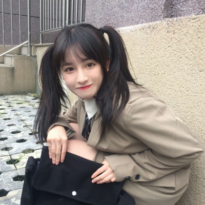 玉溪導游氣質車模睦董美