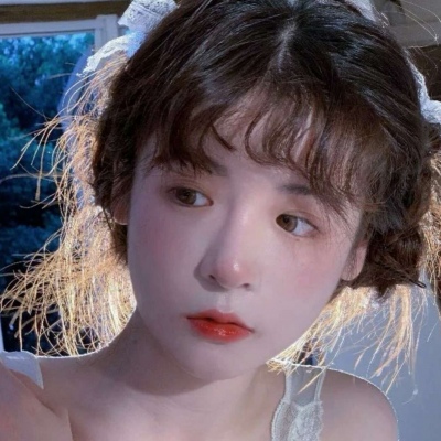 海倫同城游化妝師完顏爾冬