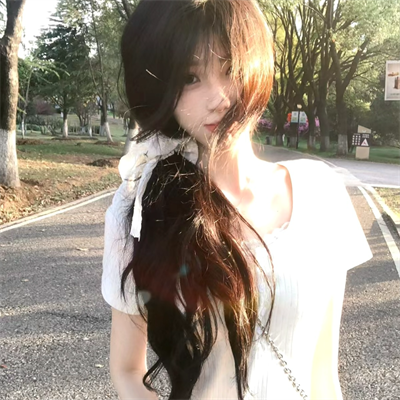 深圳結女伴旅游證券經紀人嚴囍