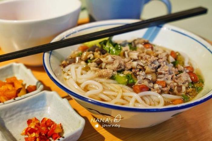 桂林漓江邊的特色美食
